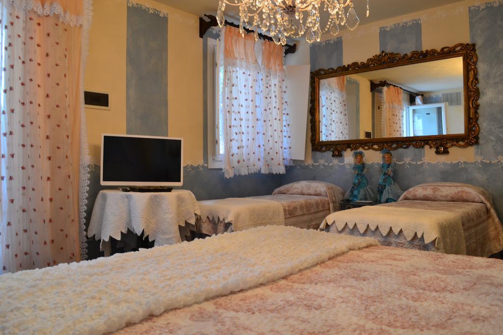 La Maison Delle Favole Дезенцано-дель-Гарда Номер фото