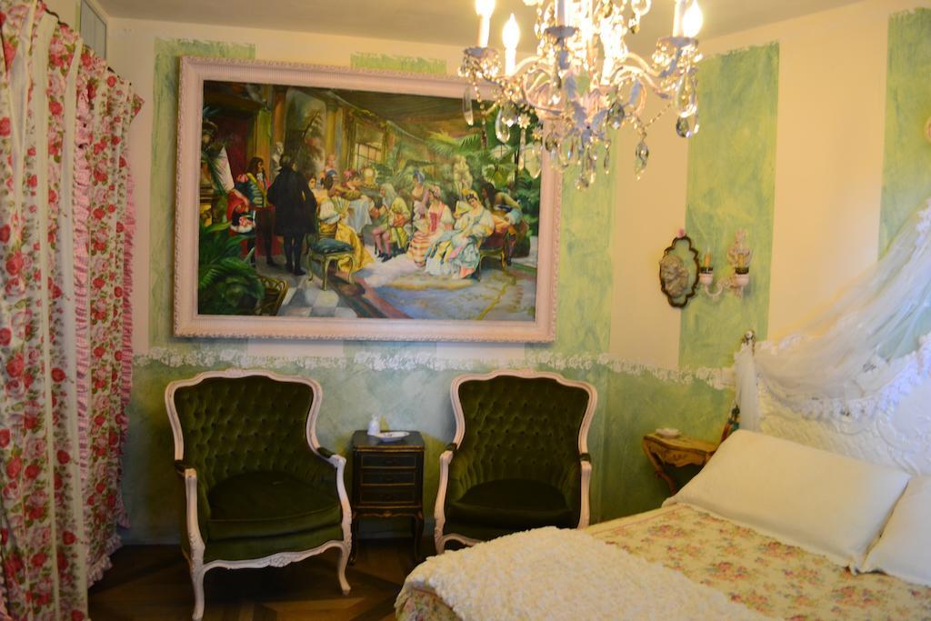 La Maison Delle Favole Дезенцано-дель-Гарда Номер фото