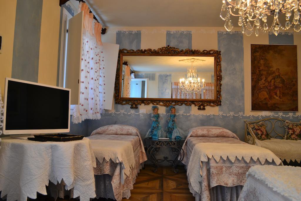 La Maison Delle Favole Дезенцано-дель-Гарда Номер фото